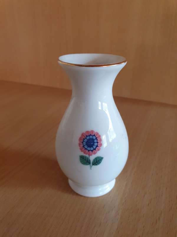 Small Floral Royal Porzellan Bavaria KPM Vase, Made in Germany - height 10cm width 8cm