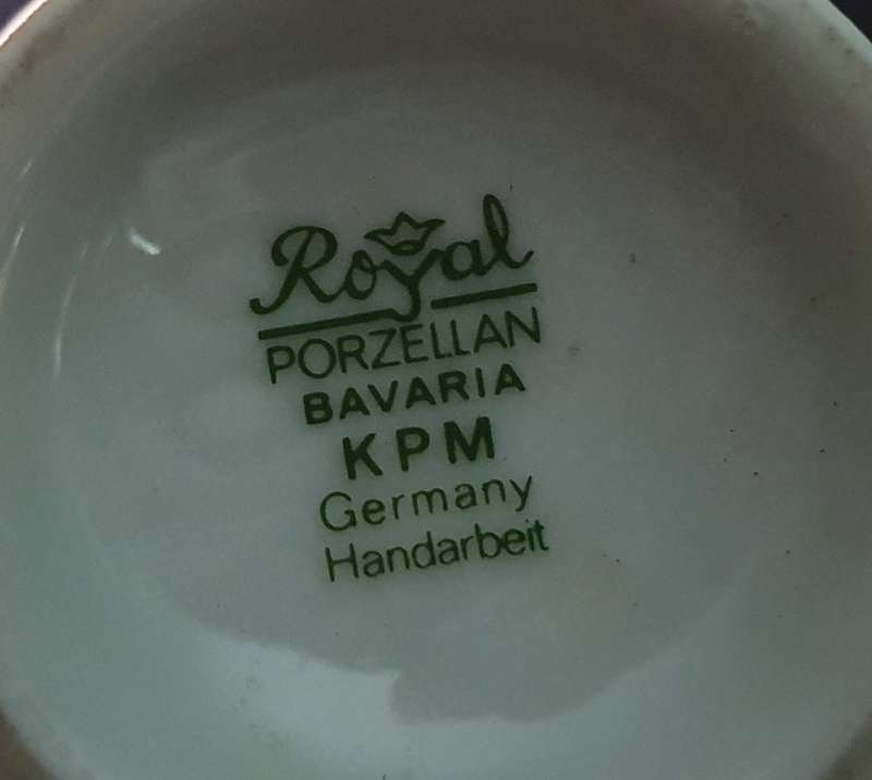 Small Floral Royal Porzellan Bavaria KPM Vase, Made in Germany - height 10cm width 8cm