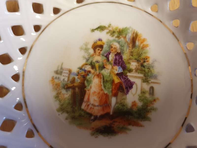 Round Vintage Bowl - width 12cm height 3cm