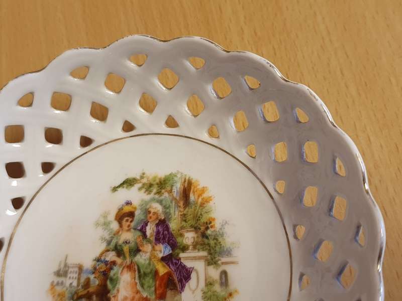 Round Vintage Bowl - width 12cm height 3cm