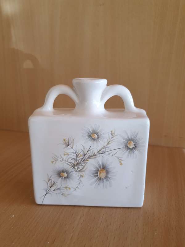 Ceramic Floral Pattern Vase - height 11cm width 10cm depth 4cm