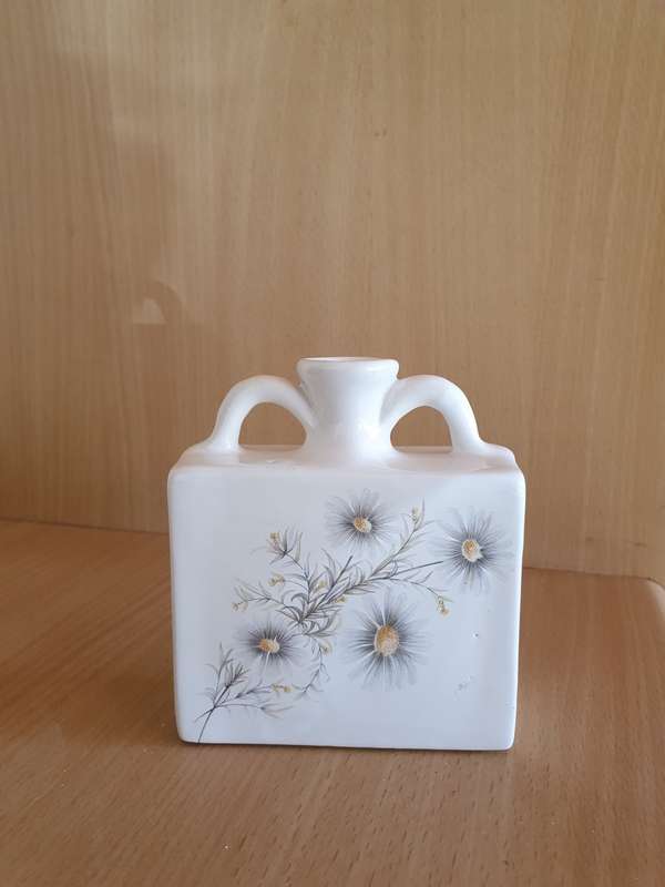 Ceramic Floral Pattern Vase - height 11cm width 10cm depth 4cm