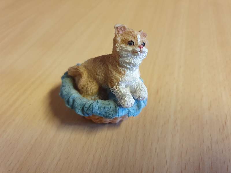 Small Cat Figurine - 6cm x 5cm height 5cm