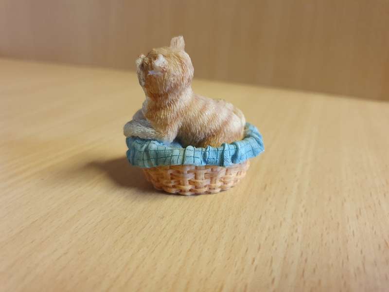Small Cat Figurine - 6cm x 5cm height 5cm