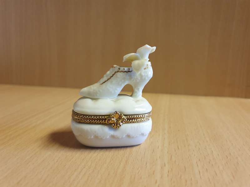 Miniature Shoe Shaped Trinket Holder - 5cm x 3cm height 6cm