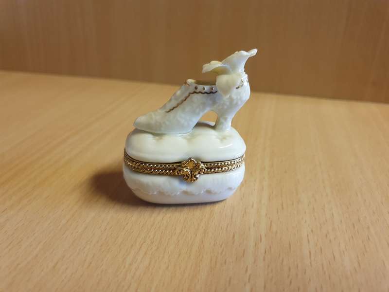 Miniature Shoe Shaped Trinket Holder - 5cm x 3cm height 6cm