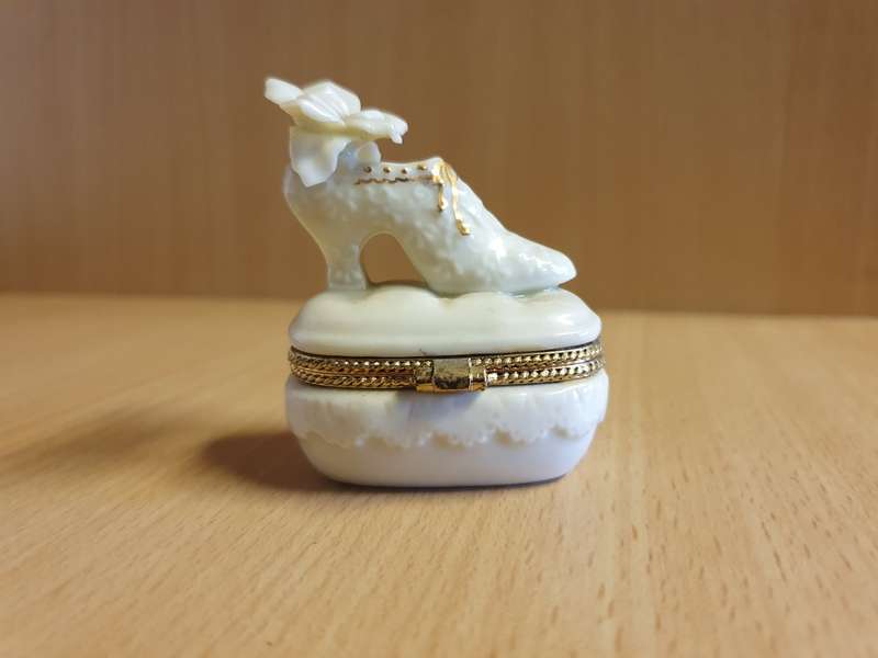 Miniature Shoe Shaped Trinket Holder - 5cm x 3cm height 6cm
