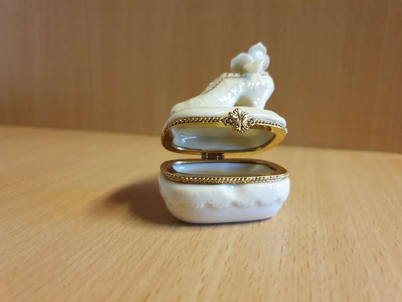 Miniature Shoe Shaped Trinket Holder - 5cm x 3cm height 6cm