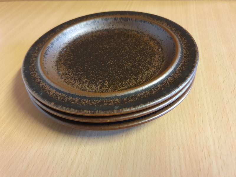 Arabia Ruska Stoneware Plates, Made in Finland - width 17cm