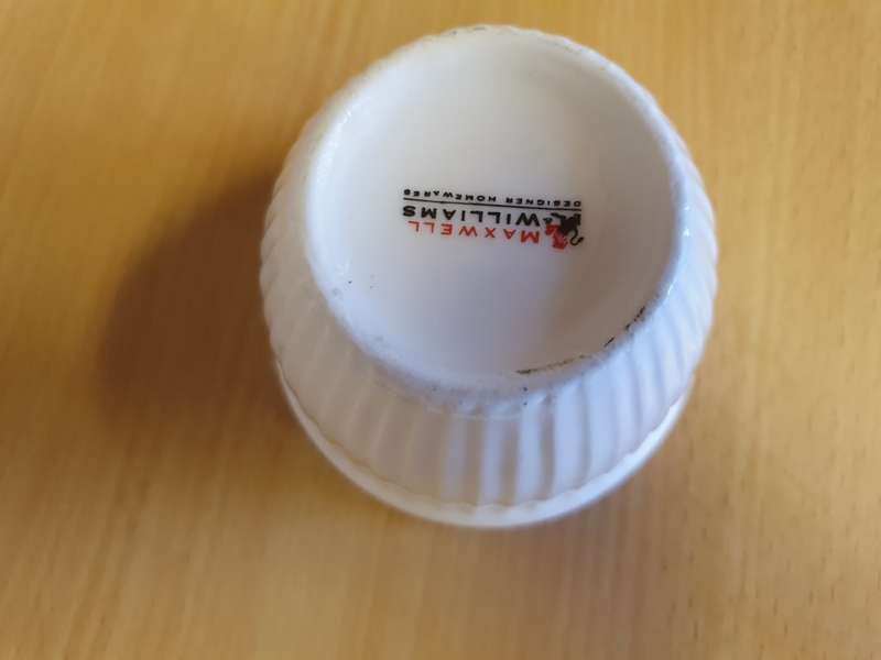 Small Round Ceramic Bowl - Maxwell Williams (height 6cm width 9cm)