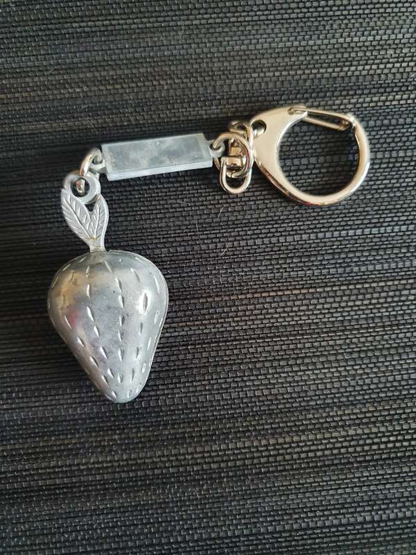 Metal Strawberry Keyring/Keychain
