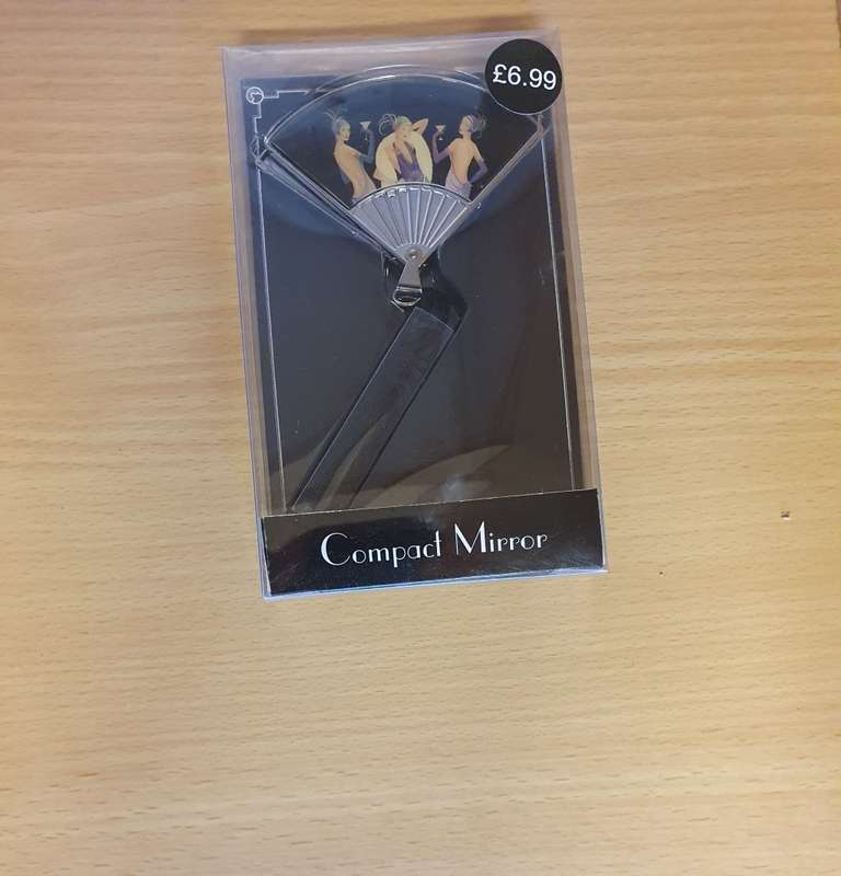 Fan Shaped Compact Mirror (7cm x 6cm)