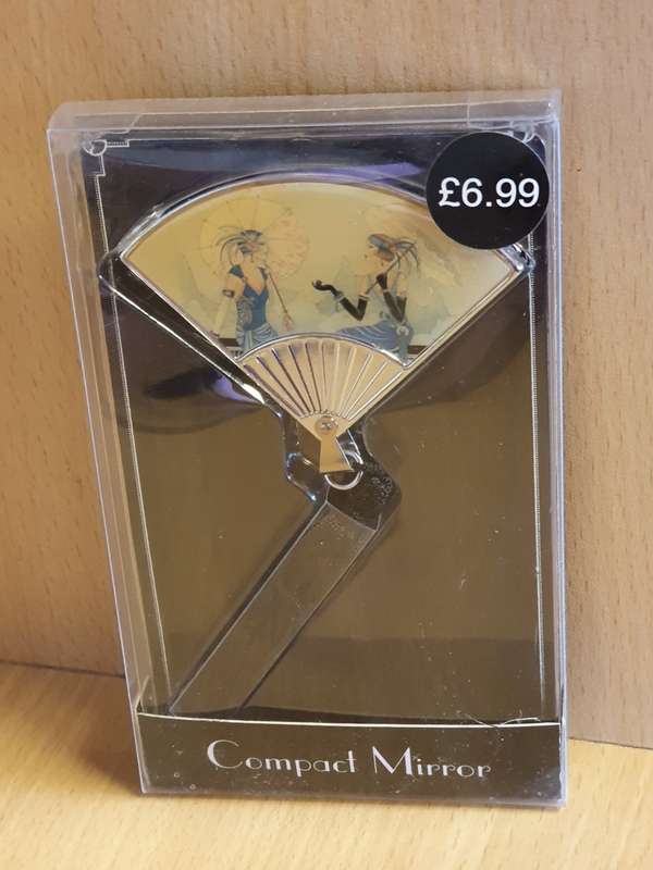 Fan Shaped Compact Mirror (7cm x 6cm)