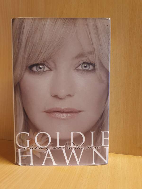 A Lotus Grows in the Mud: Goldie Hawn with Wendy Holden (Hardcover)