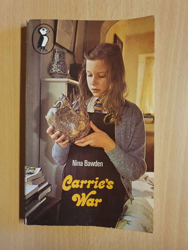 Carrie`s War: Nina Bawden (Paperback)
