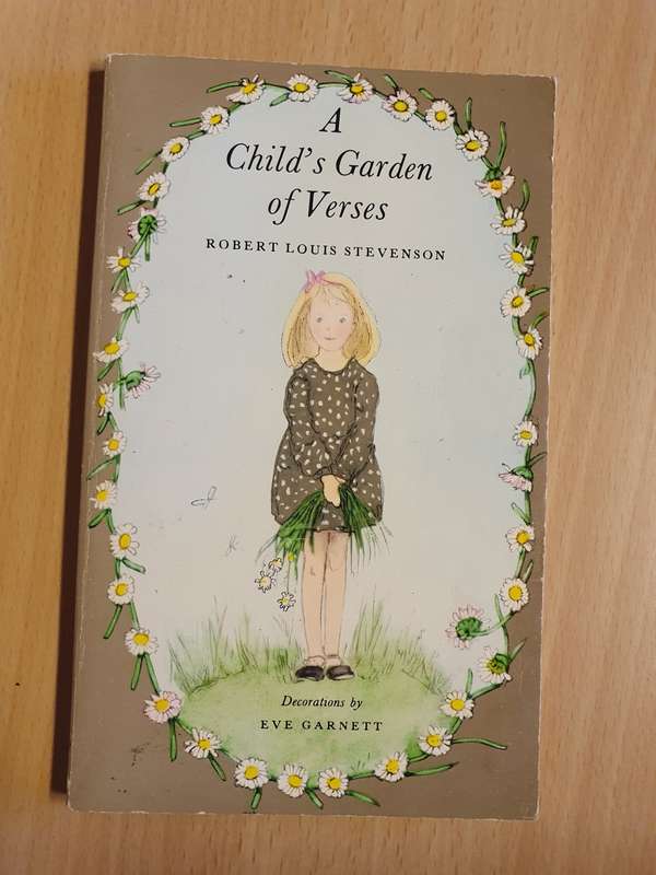 A Child`s Garden of Verses: Robert Louis Stevenson (Paperback)