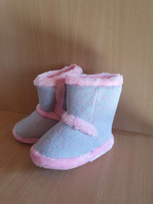 Kiddies Girls Slippers size 4-6