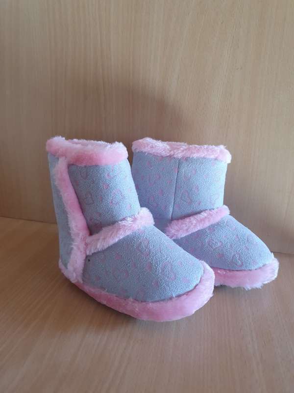 Kiddies Girls Slippers size 4-6