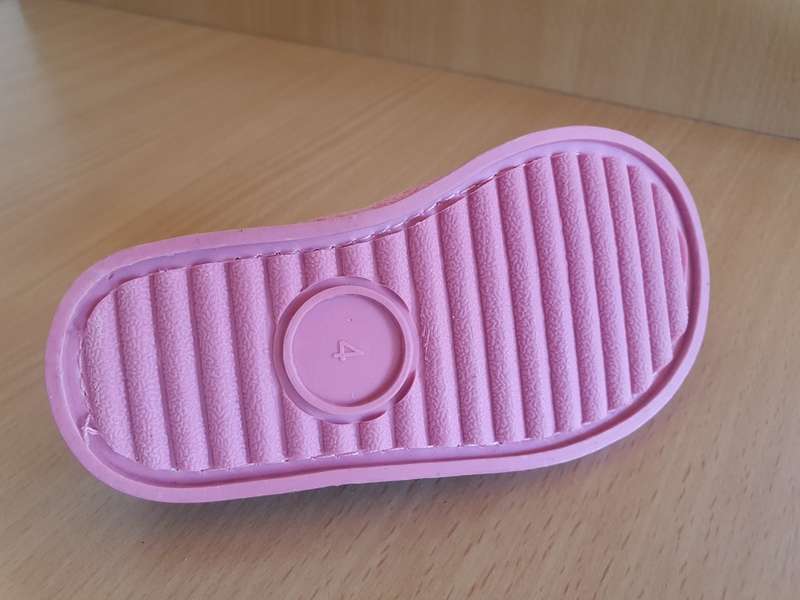 Kiddies Girls Stokie Slippers size 4