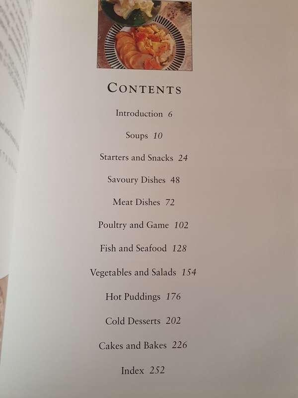 Traditional British Cooking: Consultant Editor - Hilaire Walden (Paperback)