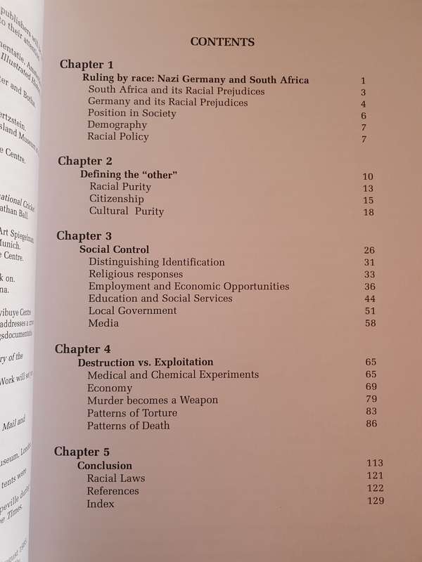 The Holocaust and Apartheid - A Comparison of Human Rights Abuse: Juliette Peires (Paperback)