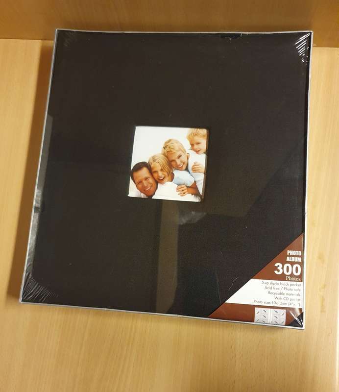 Photograph Album (30cm x 33cm) Holds 300 photo`s (NEW CONDITION)