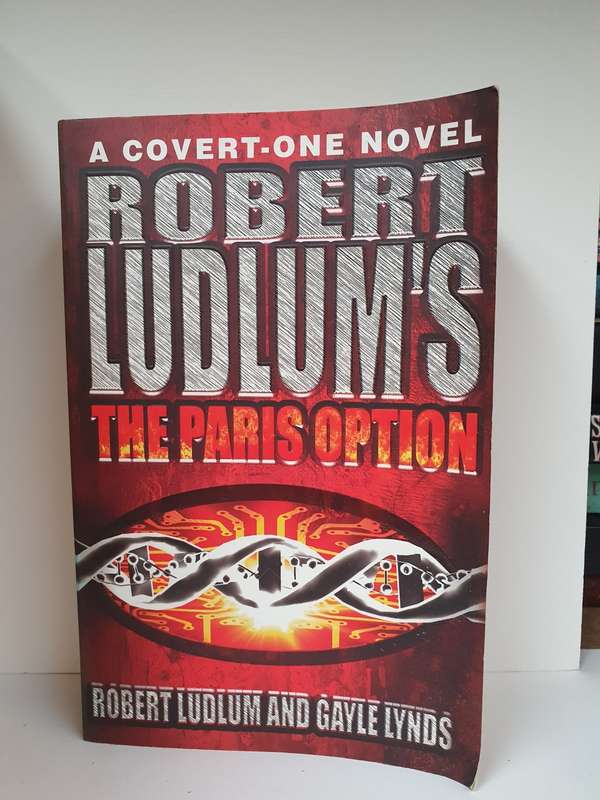 The Paris Option: Robert Ludlum (Paperback)