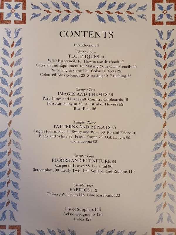 The Stencil Book - with over 30 stencils to cut out or trace: Amelia Saint George  (Paperback)