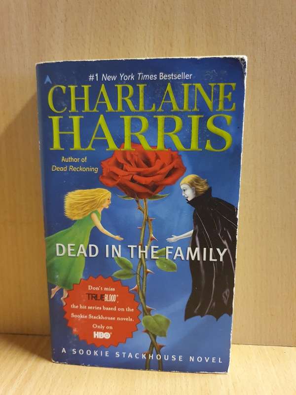 Dead in the Family : Charlaine Harris (Paperback)