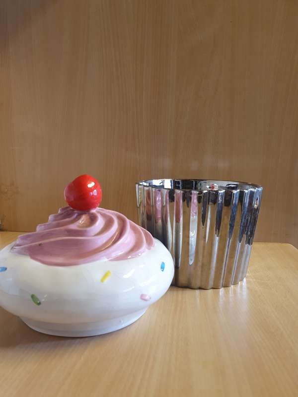 Cupcake Shape Cookie Jar/Sweets Jar