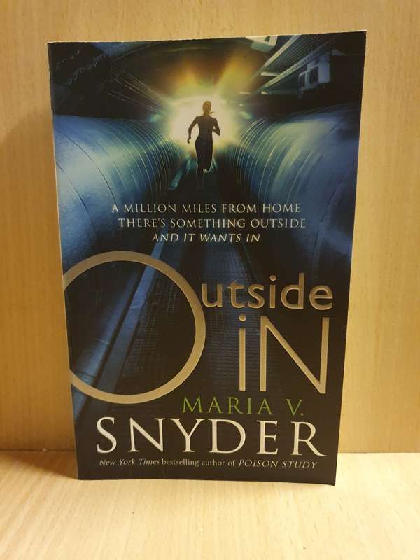Outside In : Maria V. Snyder (Paperback)