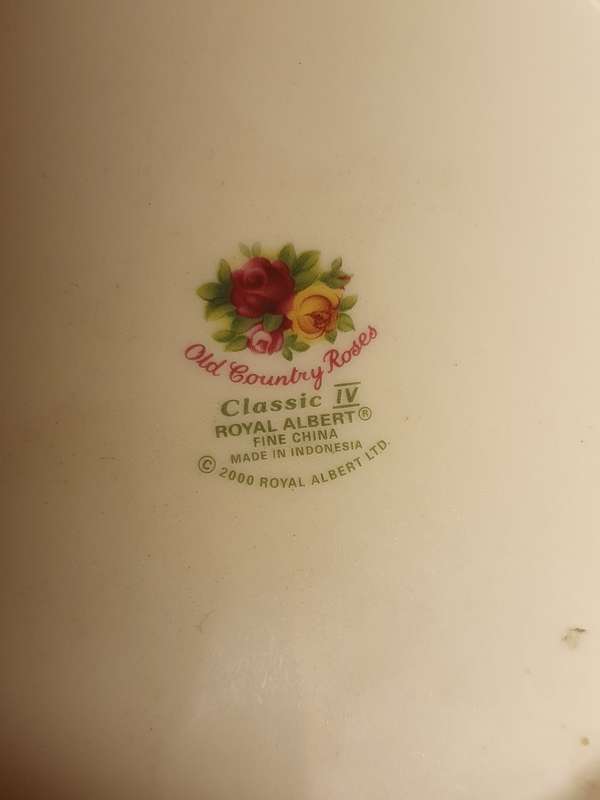 Old Country Roses - Royal Albert Fine China Plate, Made in Indonesia - width 20cm