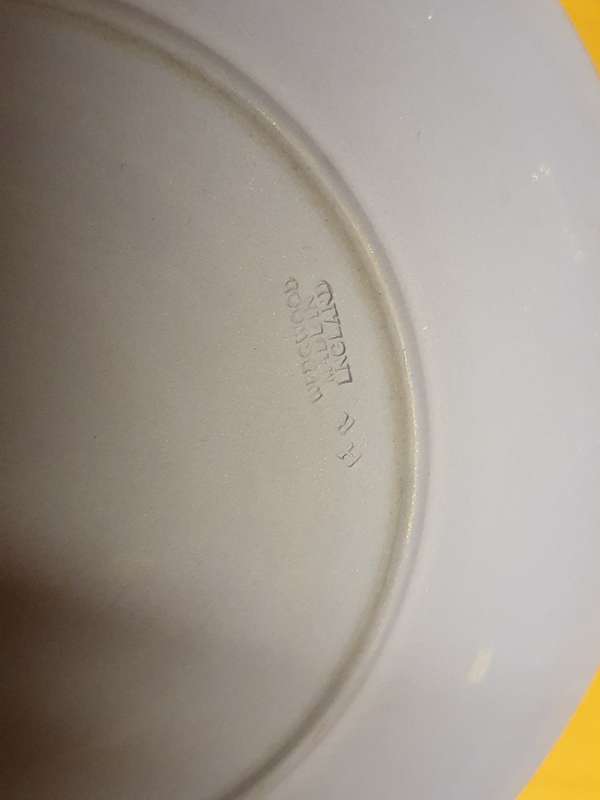 Round Wedgwood Plate - Christmas 1972 - width 20cm