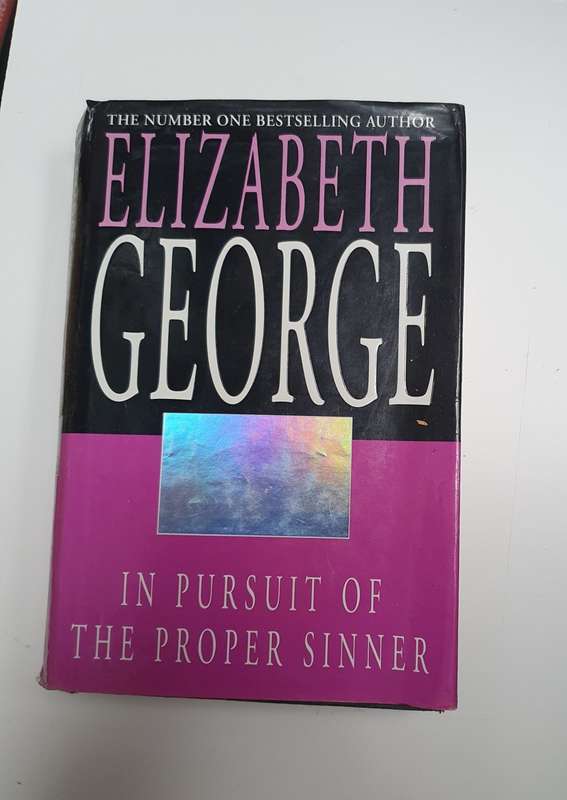In Pursuit of the Proper People : Elizabeth George (Hardcover)