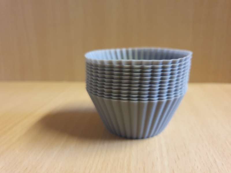 Set of 12 Grey Silicone Holders (for Muffins & Cupcakes) New condition
