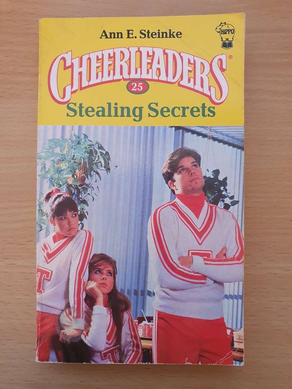 Cheerleaders No. 25 - Stealing Secrets: Ann E. Steinke (Paperback)