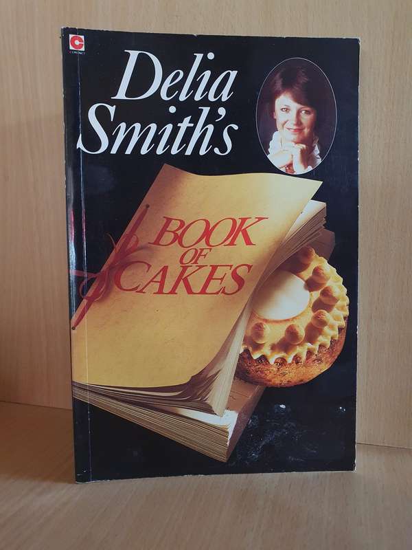 Delia Smith`s Book of Cakes (Paperback)