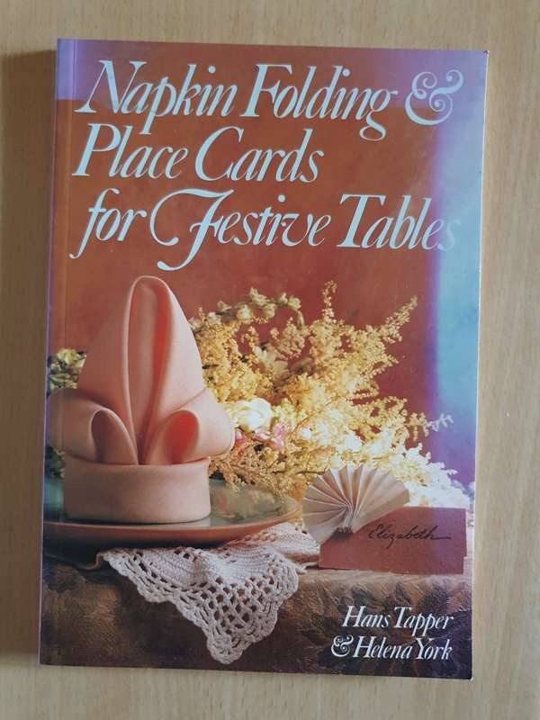 Napkin Folding & Place Cards for Festive Tables: Hans Tapper & Helena York (Paperback)