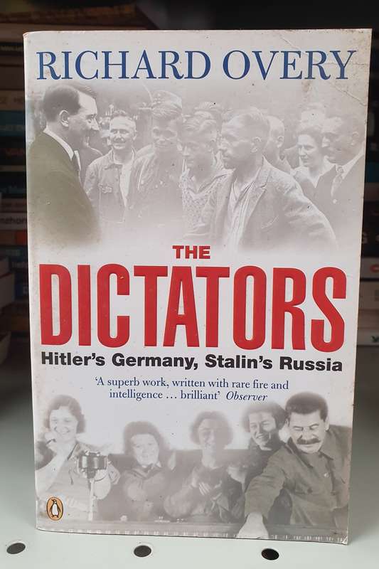 The Dictators - Hitler`s Germany, Stalin`s Russia: Richard Overy (Paperback)