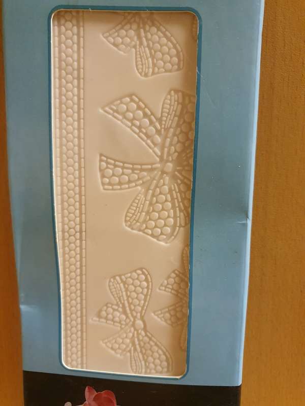 Silicone Mat to Create Sugar Laces