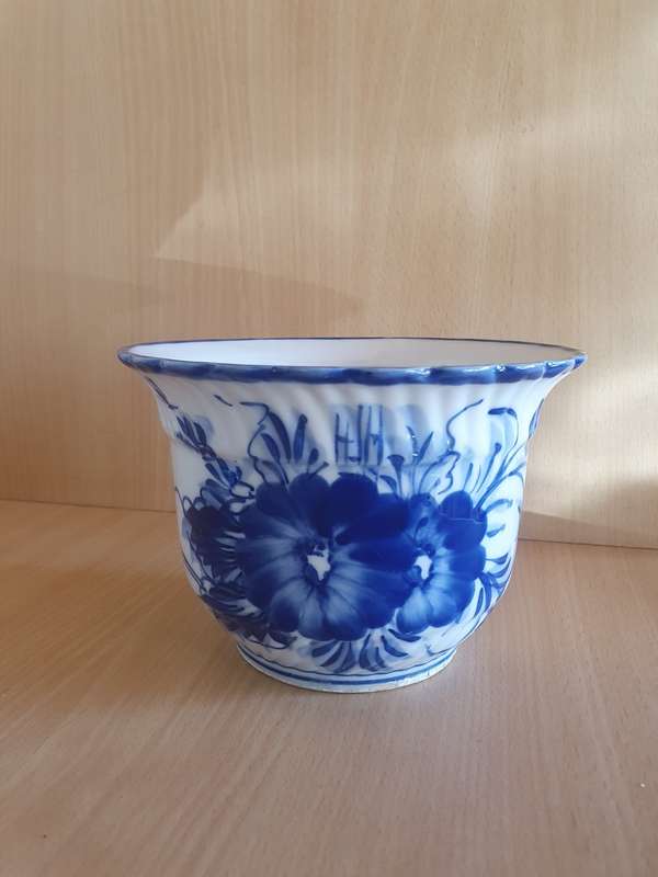 Blue & White Plant Pot/Planter (width 16cm height 11cm)