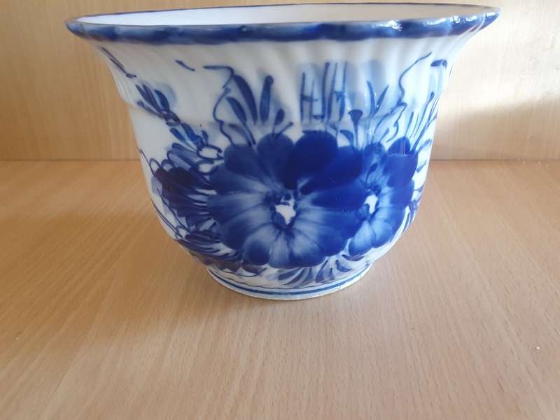 Blue & White Plant Pot/Planter (width 16cm height 11cm)
