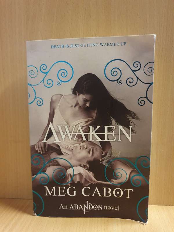 Awaken: Meg Cabot (Paperback)
