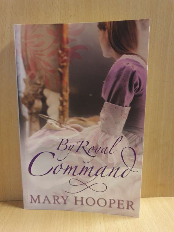 By Royal Command: Mary Hooper (Paperback)