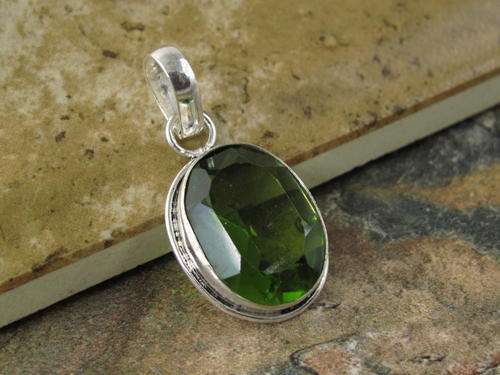 MOTHER'S DAY BARGAIN : GLARING GREEN PERIDOT QUARTZ SILVER PENDANT (1.5in)