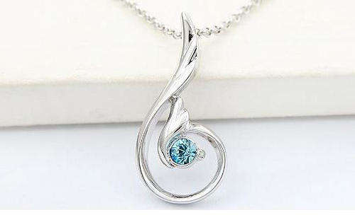 ELEGANT CRYSTAL ANGEL WING NECKLACE