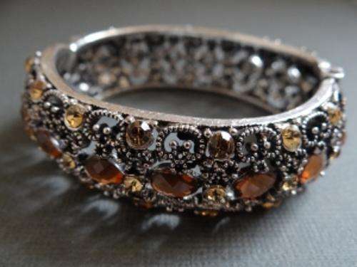 STUNNING HINGED RHINESTONE BRACELET