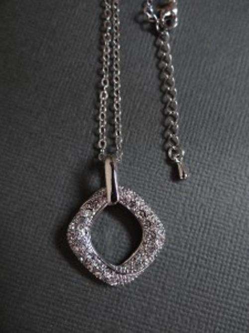 BEAUTIFUL SQUARE DIAMOND SILVER P PENDANT