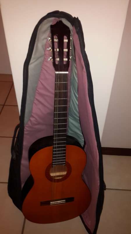 Yamaha c-60 classical guitar + bag
