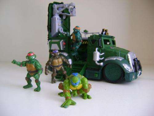 Turtle van and mini Turtles. Free Postage!!